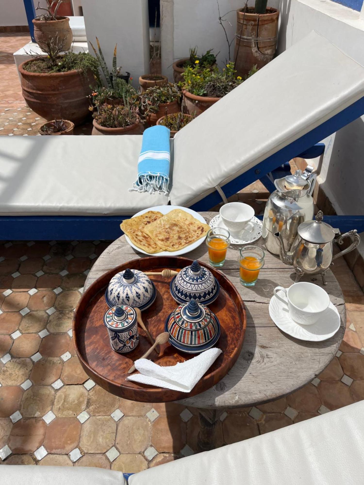 Riad Le Consulat - Private Riad For Family & Group, Breakfast Included, Skala エッサウィラ エクステリア 写真